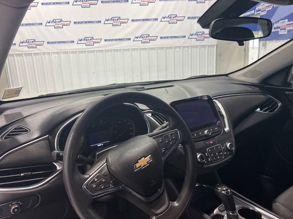 Used 2019 Chevrolet Malibu LT image 2
