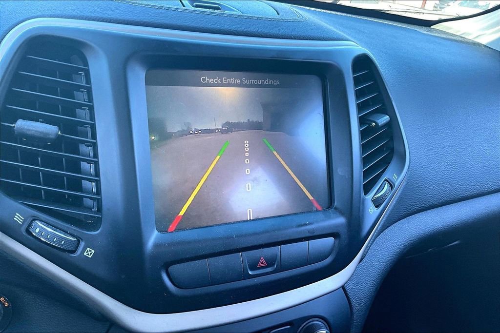 Used 2015 Jeep Cherokee Latitude w/ Comfort/Convenience Group image 14