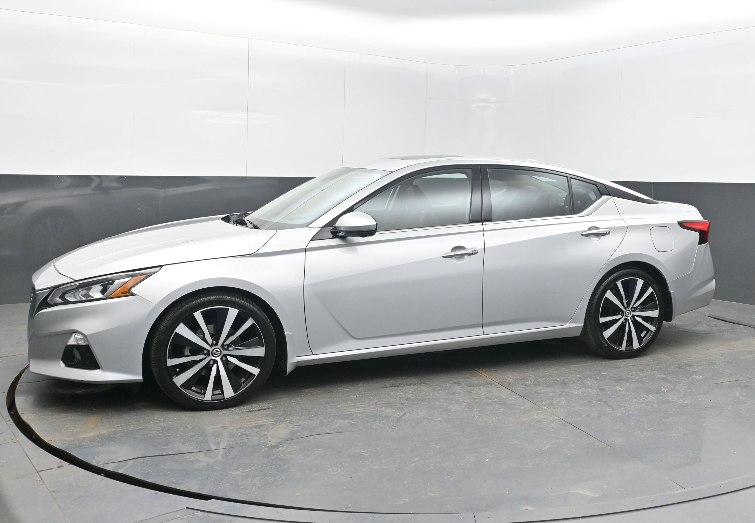 Used 2020 Nissan Altima 2.0 Platinum image 4