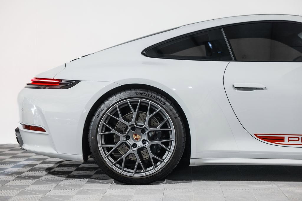 Used 2025 Porsche 911 Carrera RWD image 2