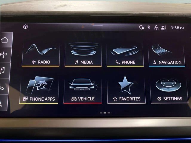 Used 2024 Audi Q4 e-tron Prestige image 45