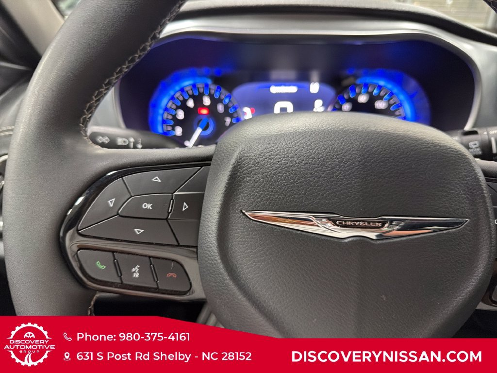 Used 2025 Chrysler Pacifica Limited FWD image 24
