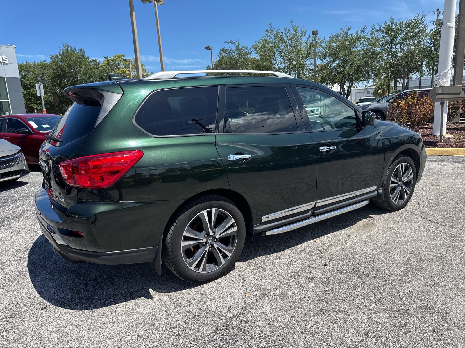 Used 2019 Nissan Pathfinder Platinum AWD/4WD image 9