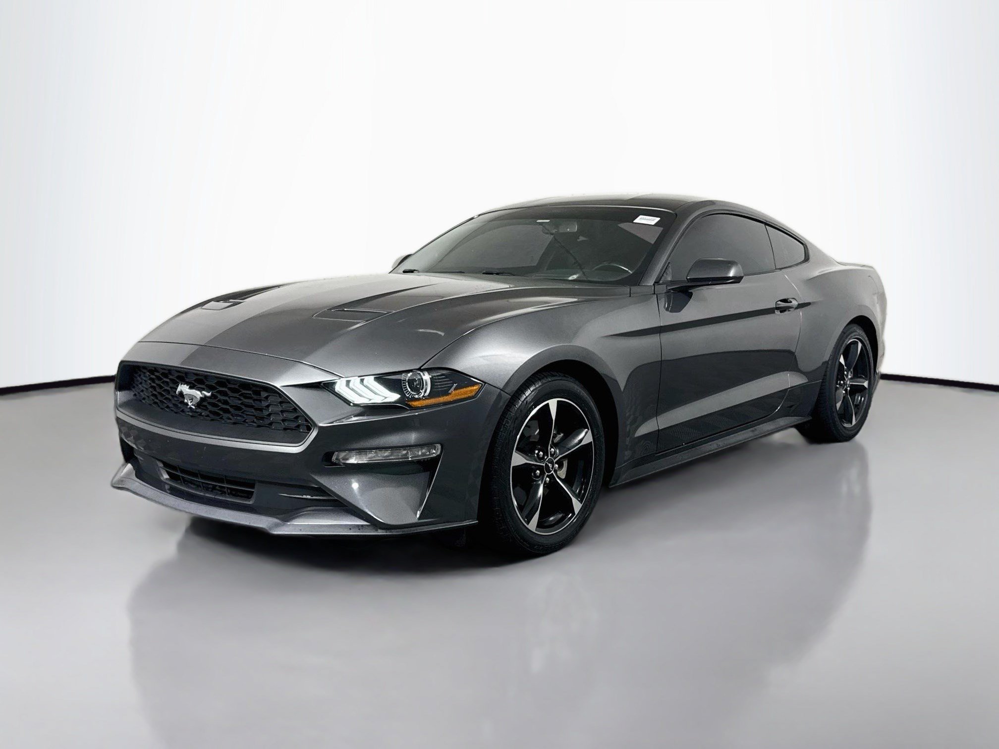 Used 2020 Ford Mustang Coupe RWD image 4