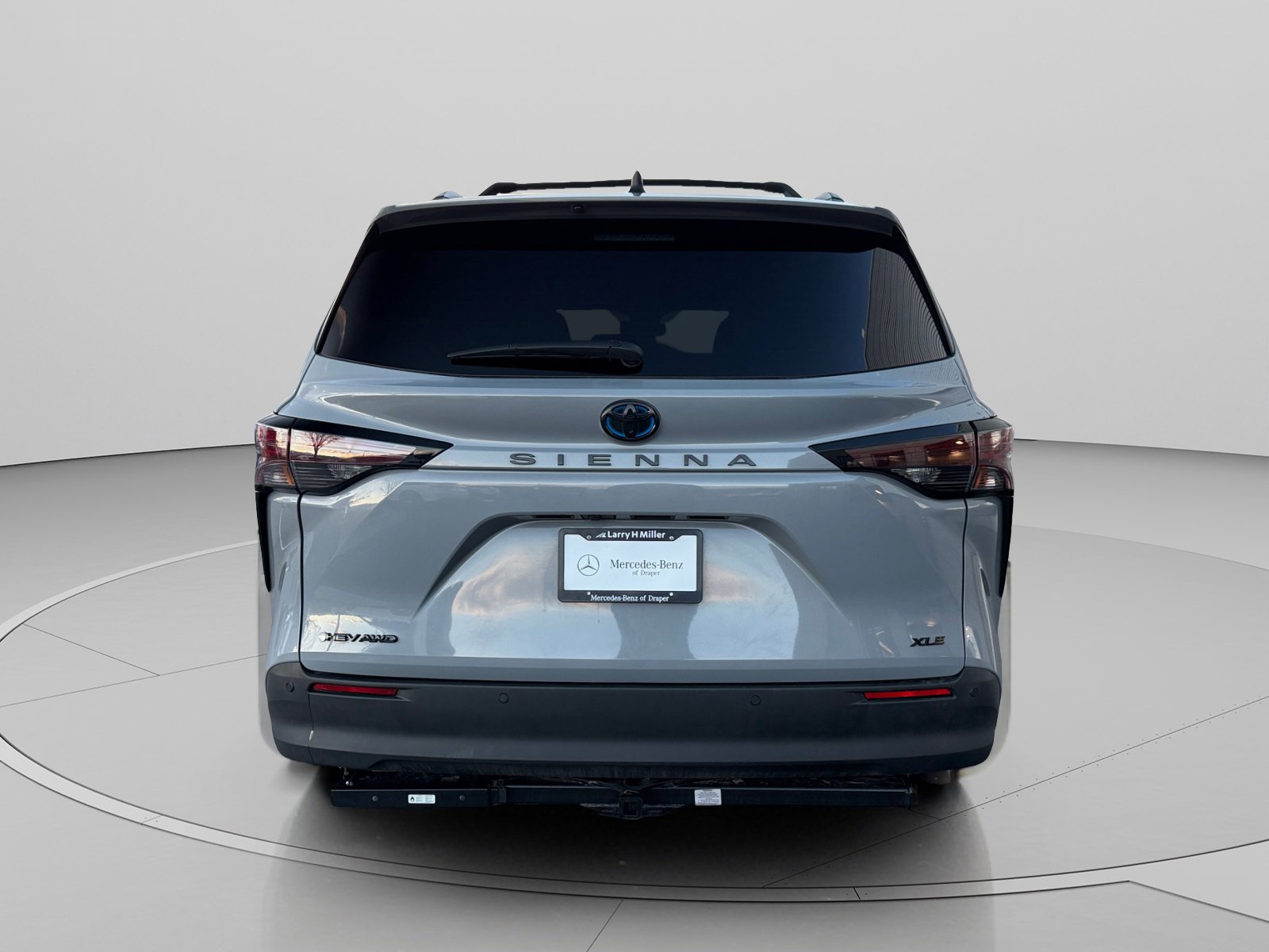 Used 2025 Toyota Sienna XLE Woodland Edition image 4