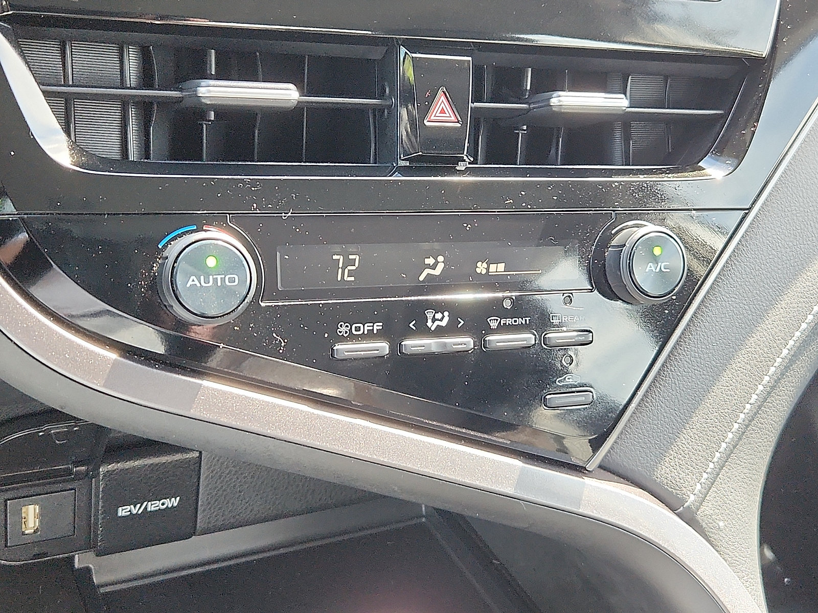 Used 2021 Toyota Camry SE AWD/4WD image 15