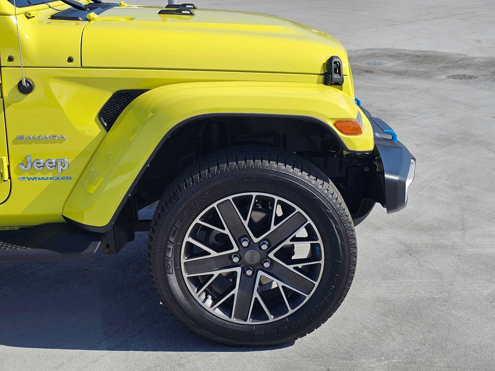 Used 2023 Jeep Wrangler Unlimited Sahara w/ Cold Weather Group AWD/4WD image 9