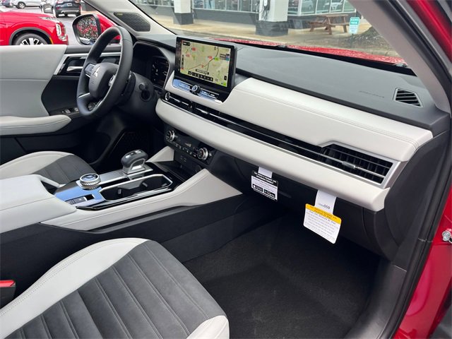 New 2025 Mitsubishi Outlander SE image 34