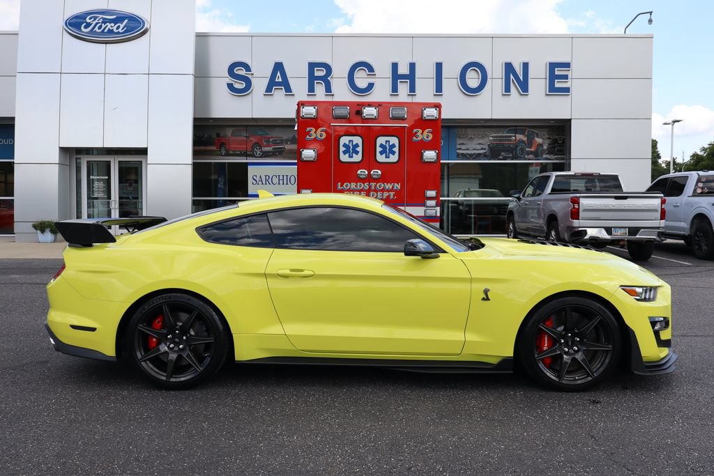 Used 2021 Ford Mustang Shelby GT500 w/ Carbon Fiber Track Pack RWD image 2