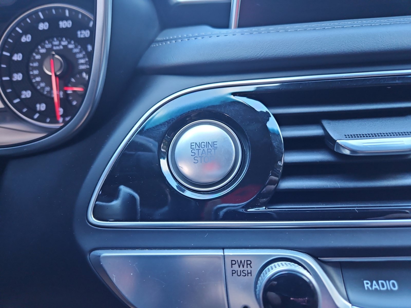 Used 2019 Genesis G70 2.0T Advanced AWD/4WD image 18