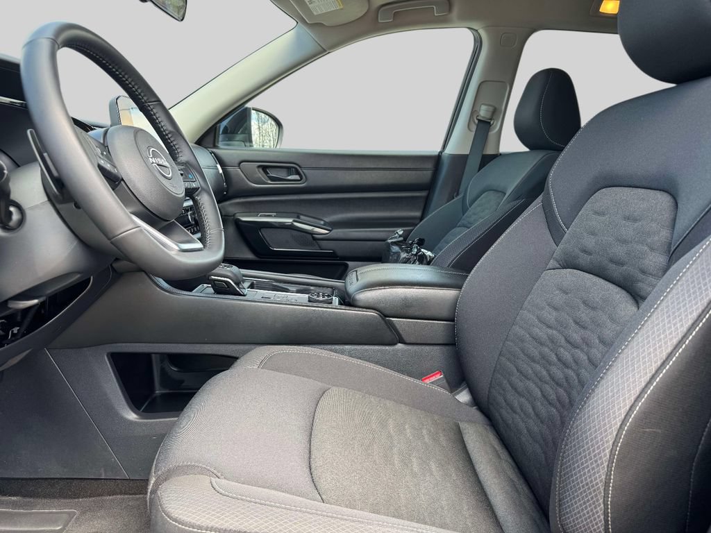 Used 2025 Nissan Pathfinder SV AWD/4WD image 14