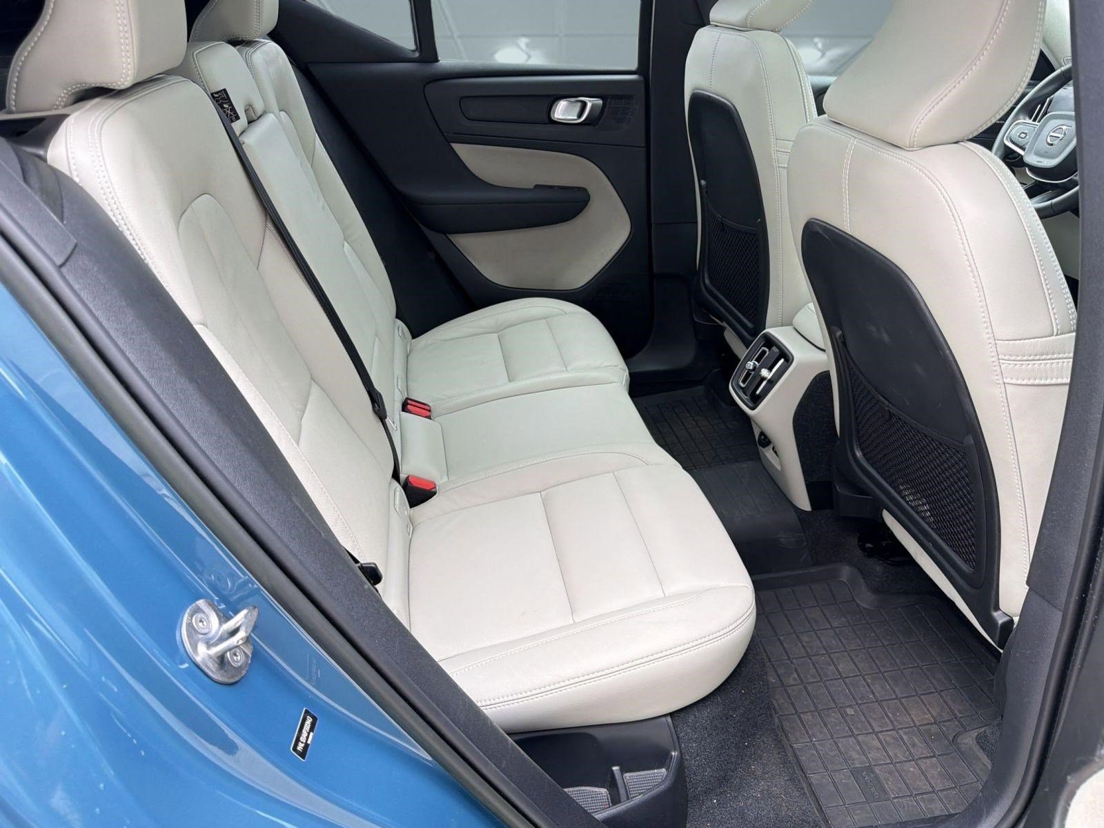 Certified 2023 Volvo XC40 B5 Ultimate w/ Protection Package Premier image 28