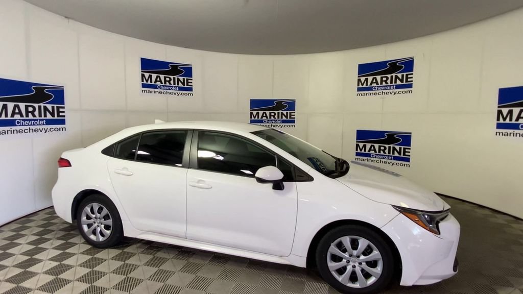 Used 2024 Toyota Corolla LE FWD image 3