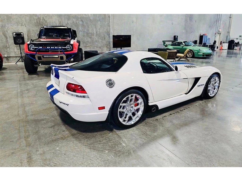 Used 2006 Dodge Viper SRT-10 w/ VOI9 Edition RWD image 2