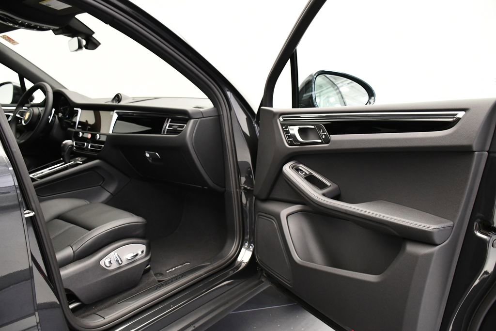 Certified 2025 Porsche Macan Turbo image 48