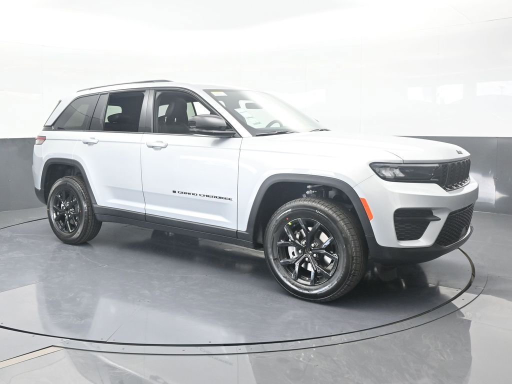 New 2025 Jeep Grand Cherokee Altitude image 8