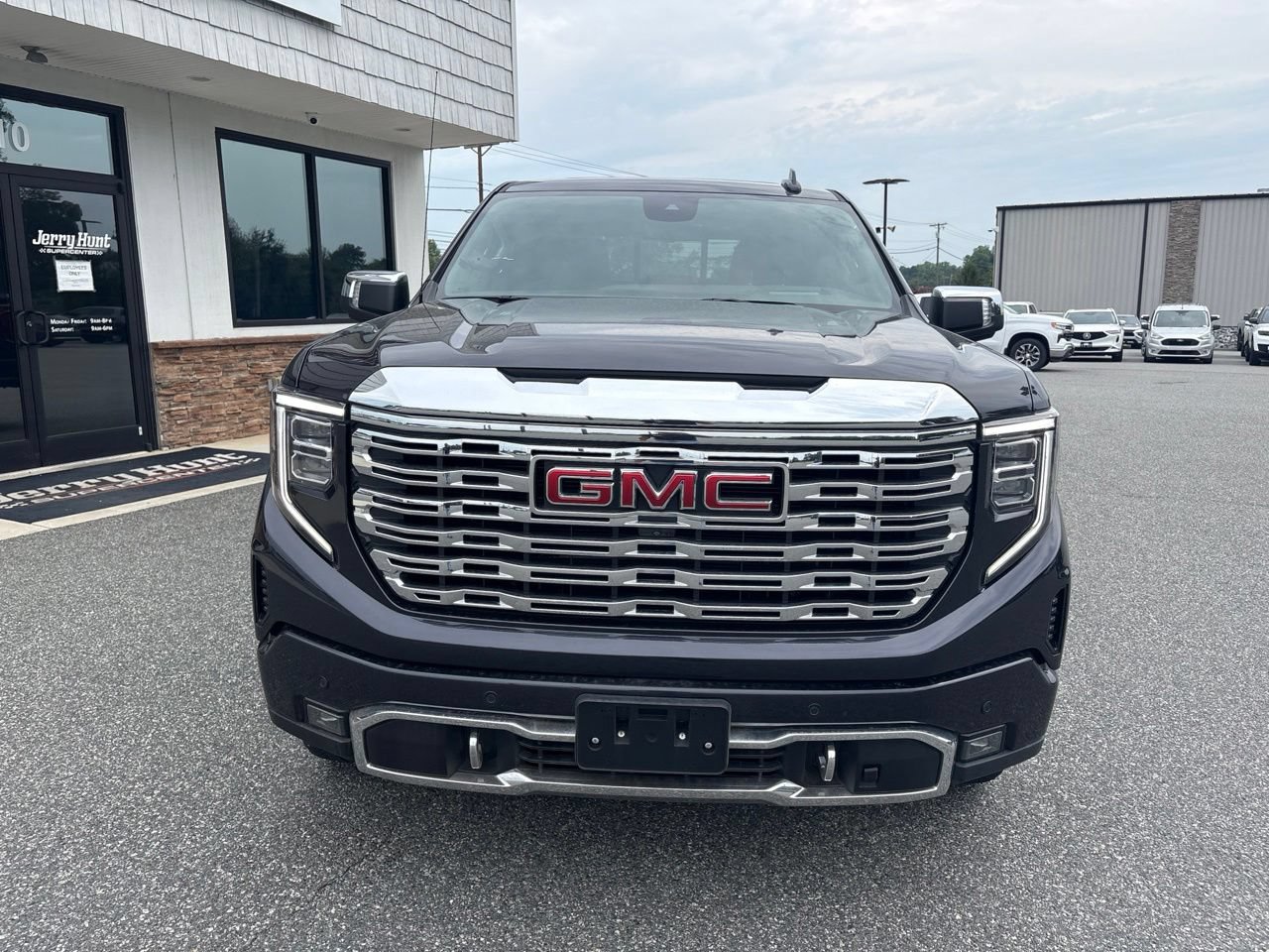 Used 2023 GMC Sierra 1500 Denali w/ Technology Package AWD/4WD image 9