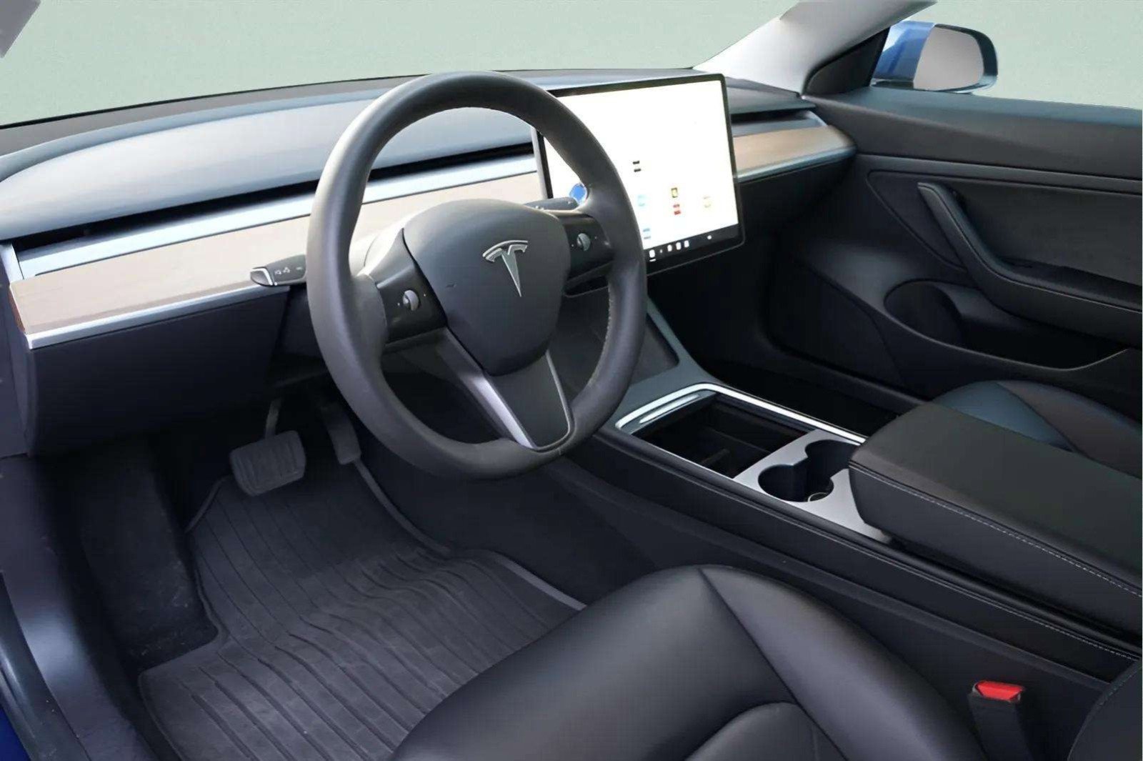 Used 2021 Tesla Model 3 Standard Range Plus image 26