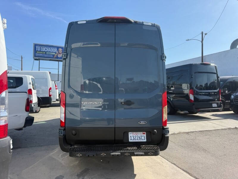 Used 2020 Ford Transit 250 148 High Roof Extended RWD image 4