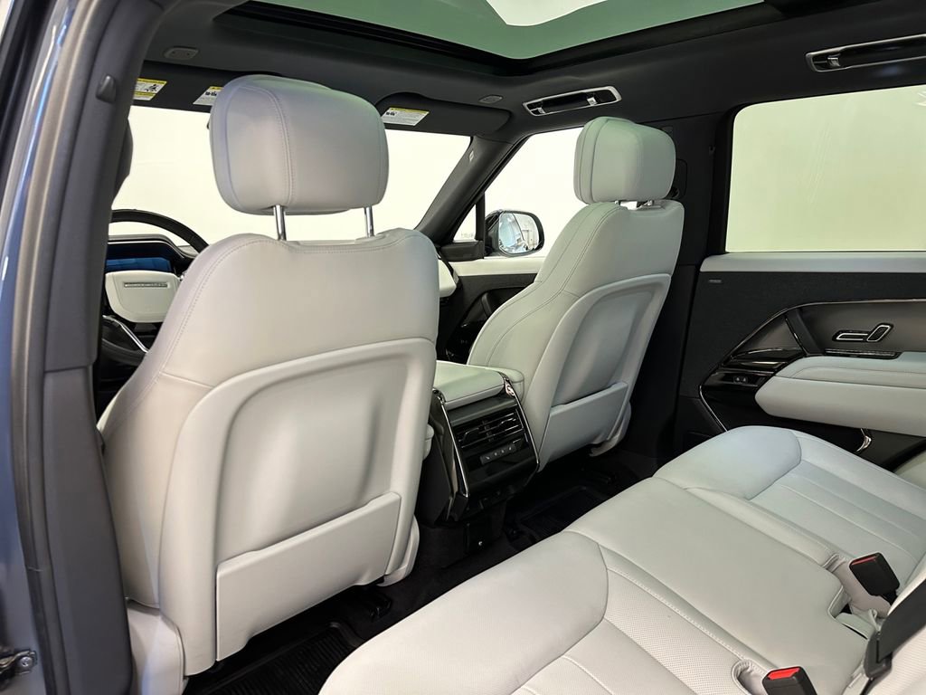 Used 2025 Land Rover Range Rover Sport SE AWD/4WD image 16