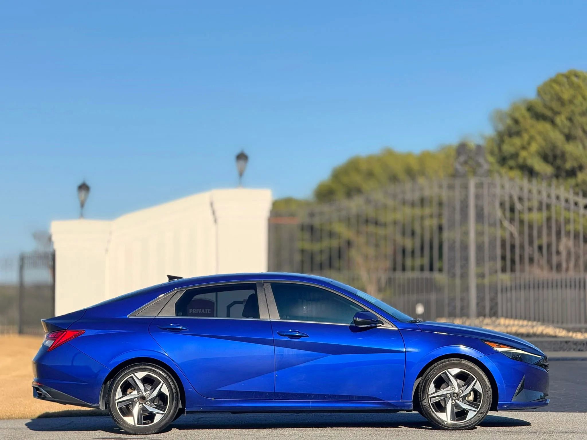 Used 2021 Hyundai Elantra SEL w/ Convenience + Premium Package image 6