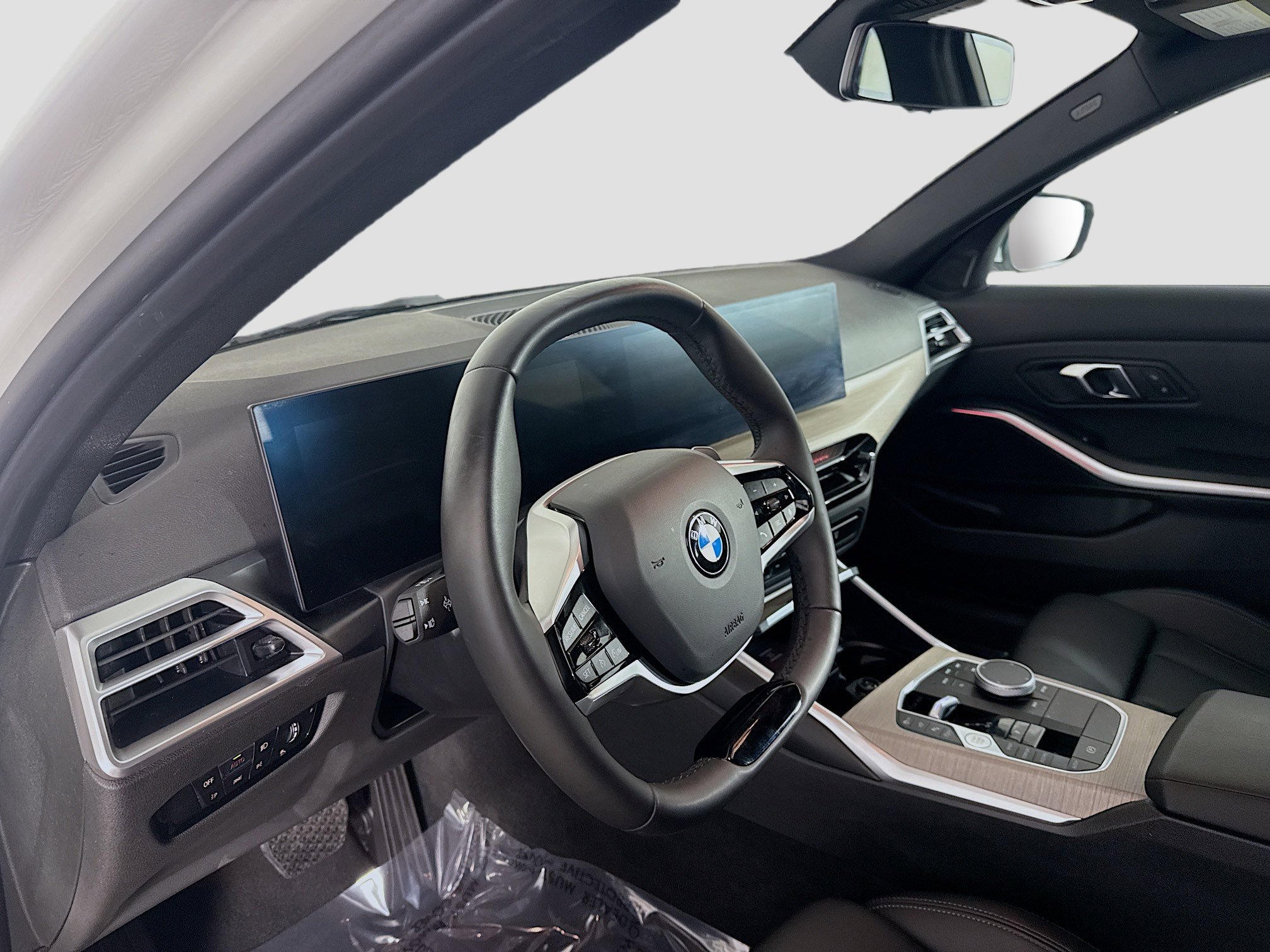 Used 2025 BMW 330i Sedan w/ Convenience Package image 23