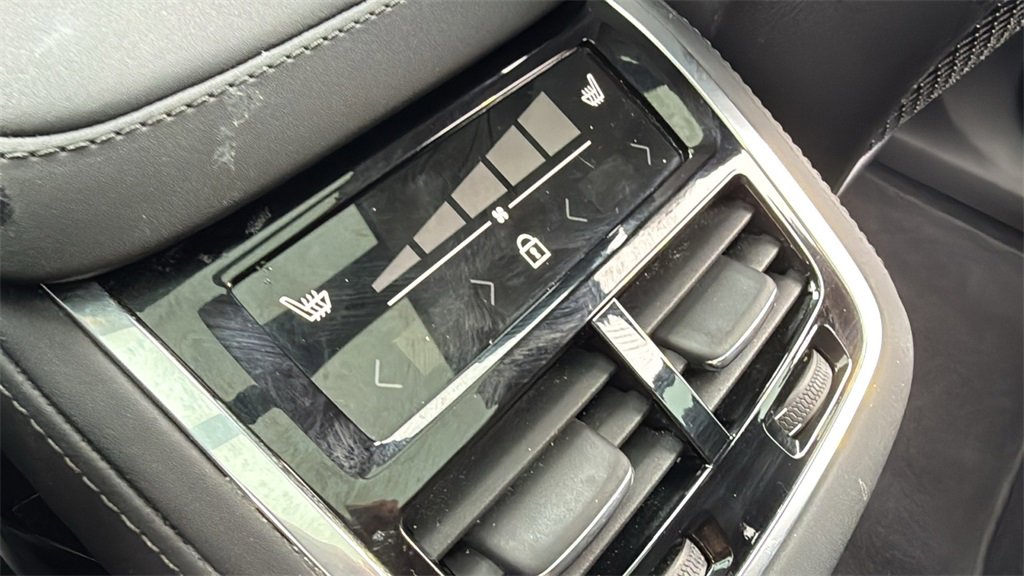 Certified 2025 Volvo XC90 B5 Plus image 27