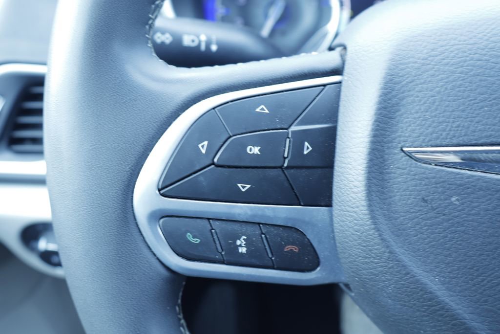 Certified 2023 Chrysler Pacifica Touring-L FWD image 27