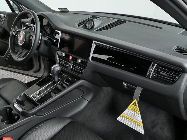 New 2026 Porsche Macan image 25