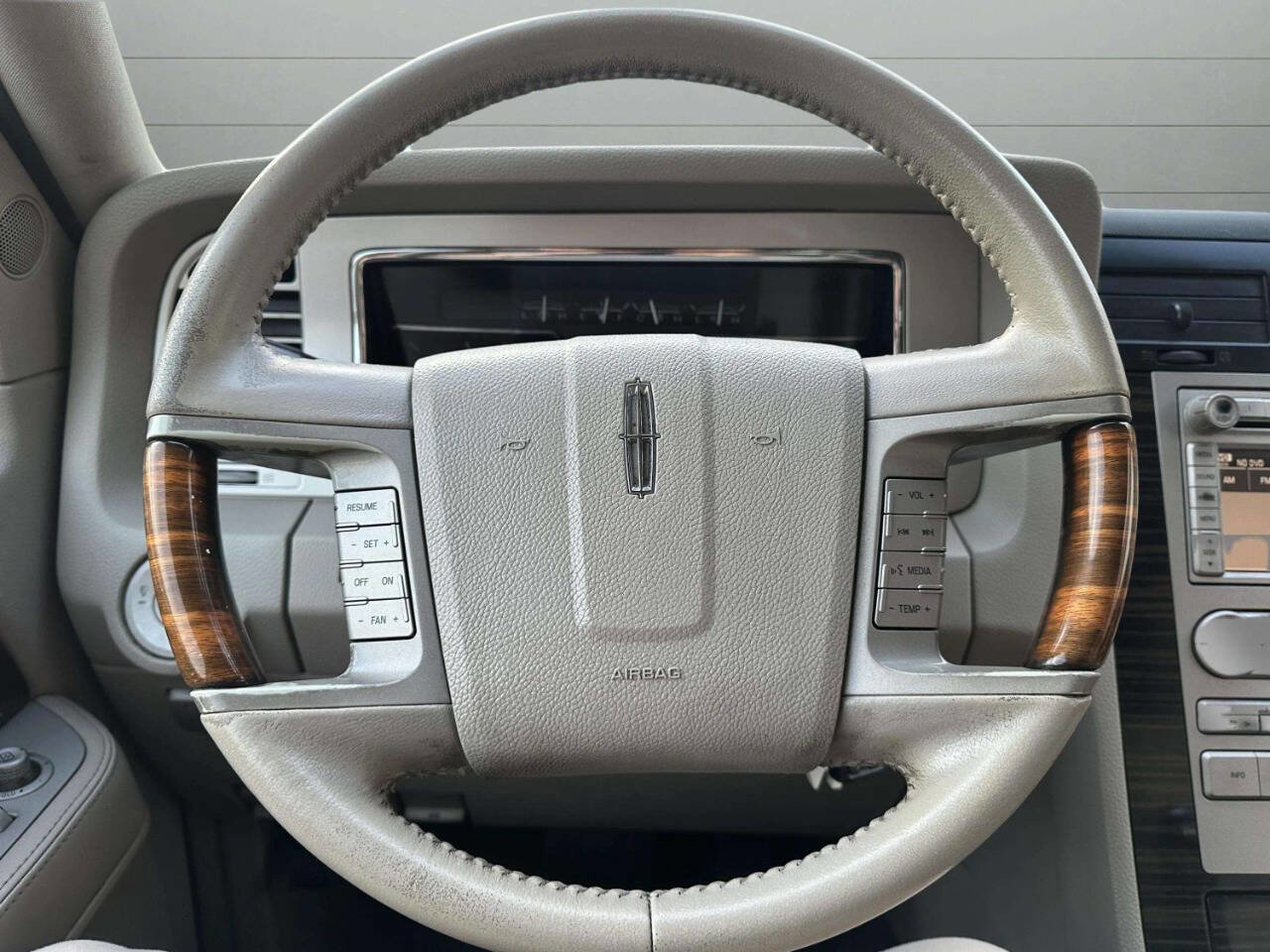 Used 2008 Lincoln Navigator L 4WD image 43