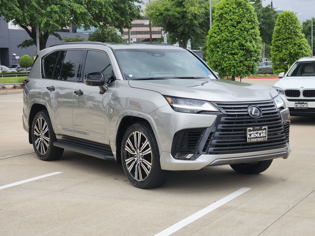Used 2025 Lexus LX 600 4WD w/ Luxury Package image 3