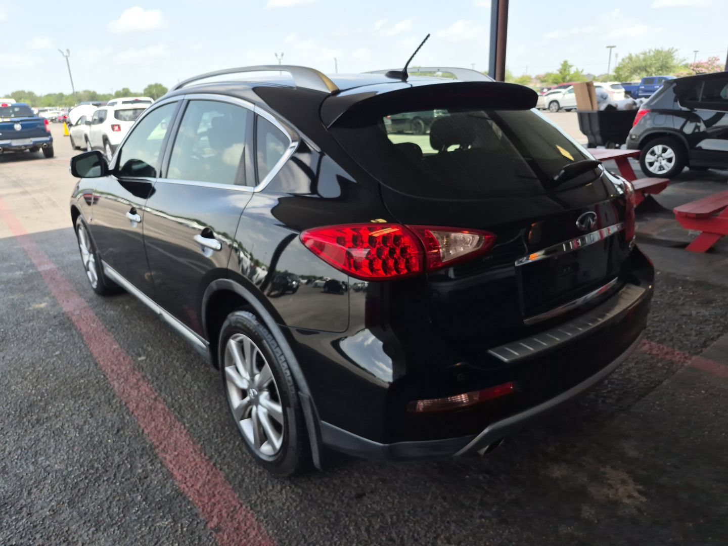 Used 2017 INFINITI QX50 2WD w/ Technology Package image 2
