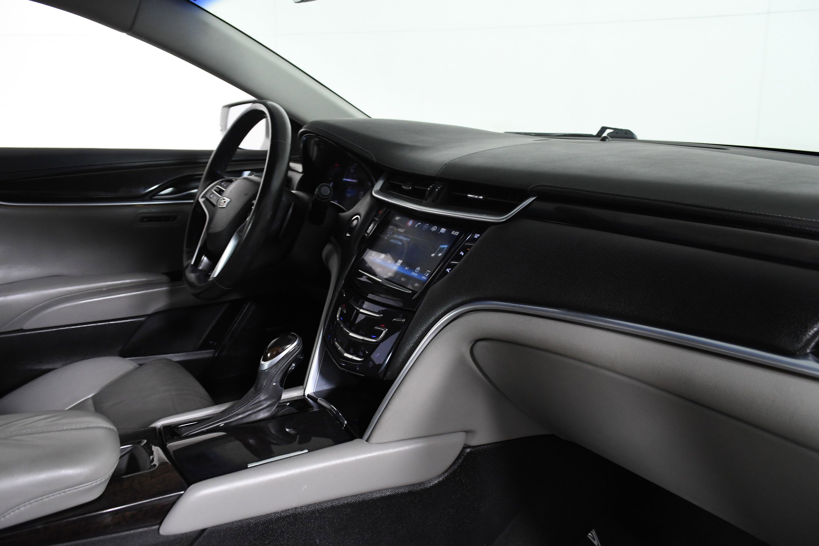 Used 2017 Cadillac XTS Luxury image 27