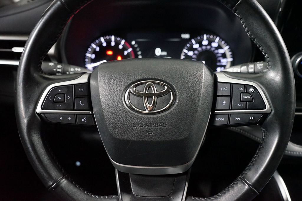 Used 2023 Toyota Highlander LE image 12