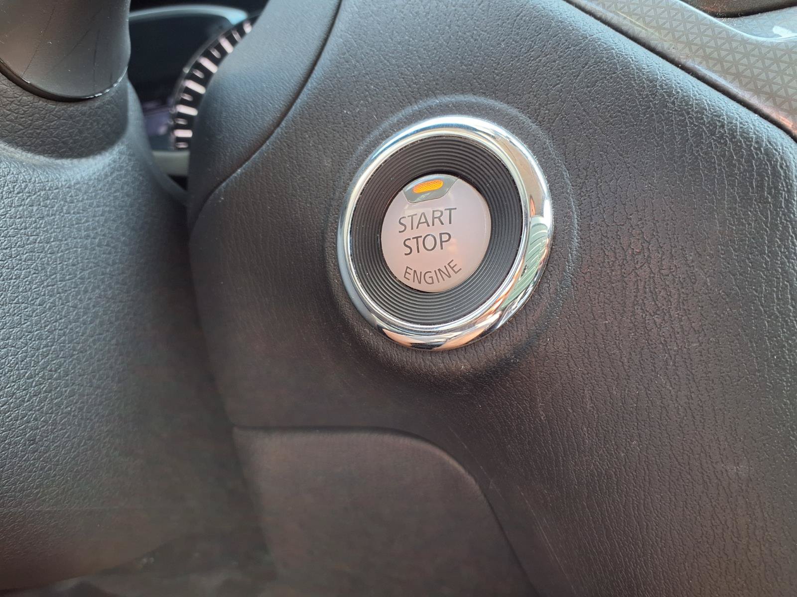 Used 2019 Nissan Pathfinder SL AWD/4WD image 18