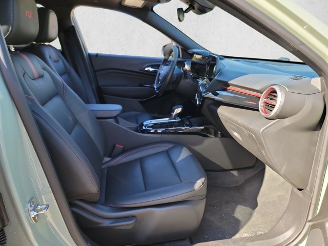 Used 2024 Chevrolet Trax RS w/ Sunroof Package FWD image 25