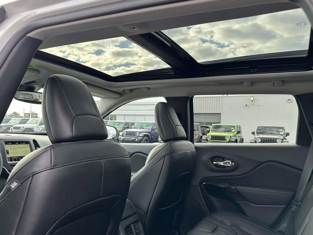 Used 2023 Jeep Cherokee Altitude Lux w/ Lux Elite Package image 15