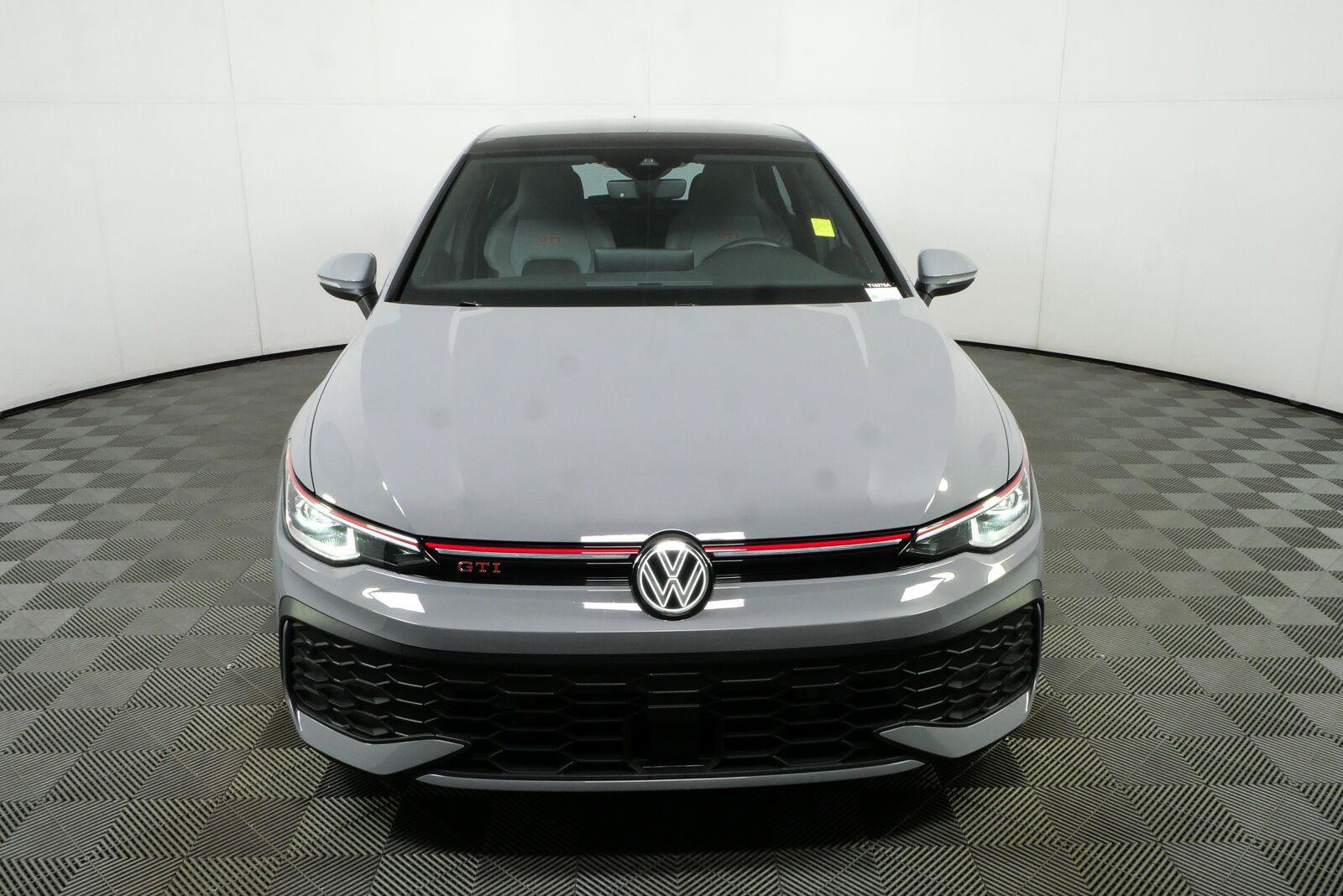 Used 2025 Volkswagen GTI SE FWD image 27