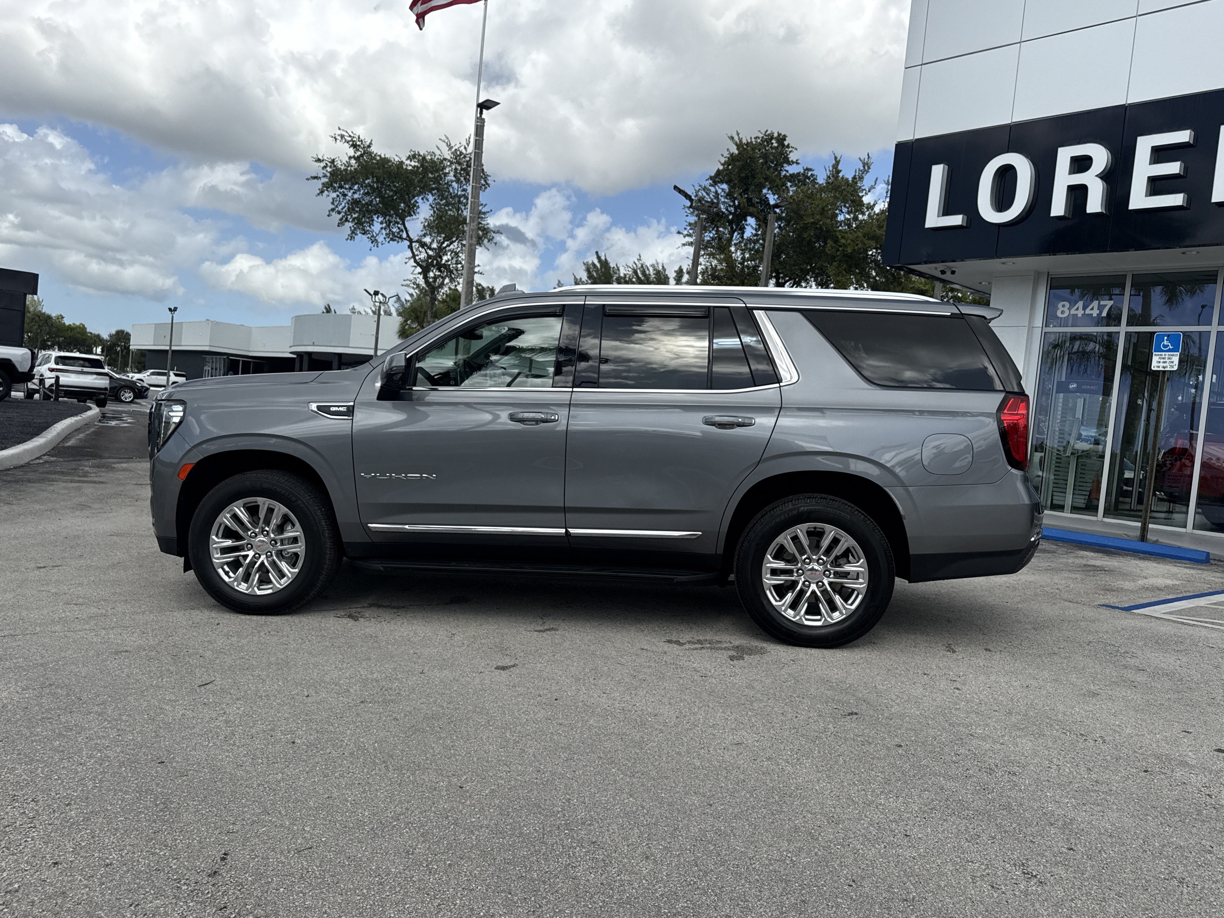 Used 2021 GMC Yukon SLT w/ SLT Premium Package RWD image 8