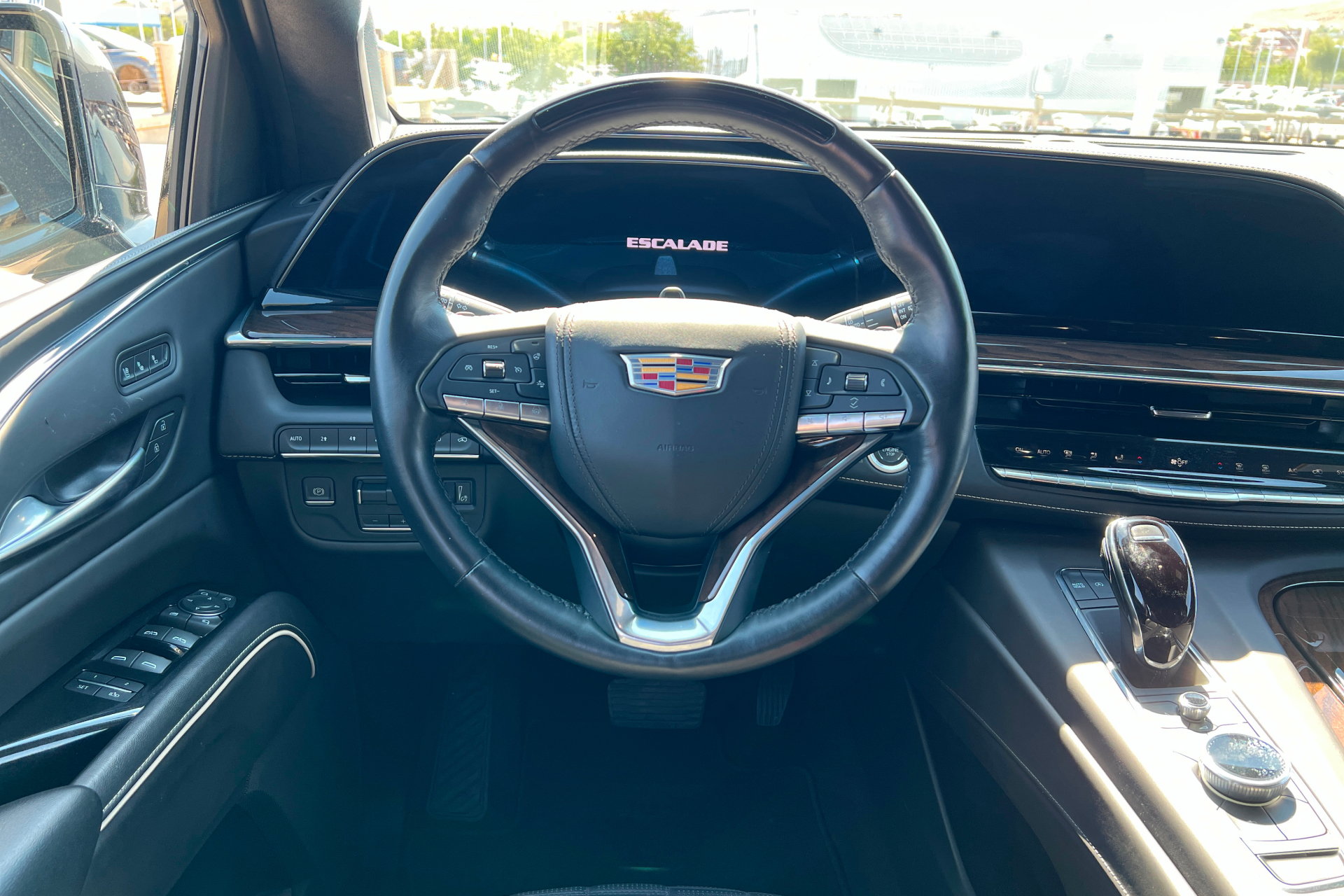 Used 2024 Cadillac Escalade ESV Premium Luxury Platinum AWD/4WD image 13