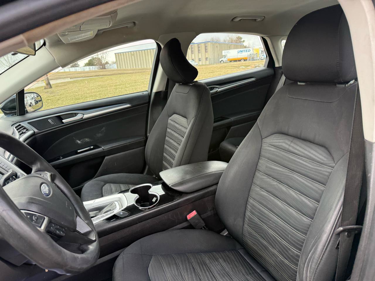 Used 2016 Ford Fusion SE FWD image 11