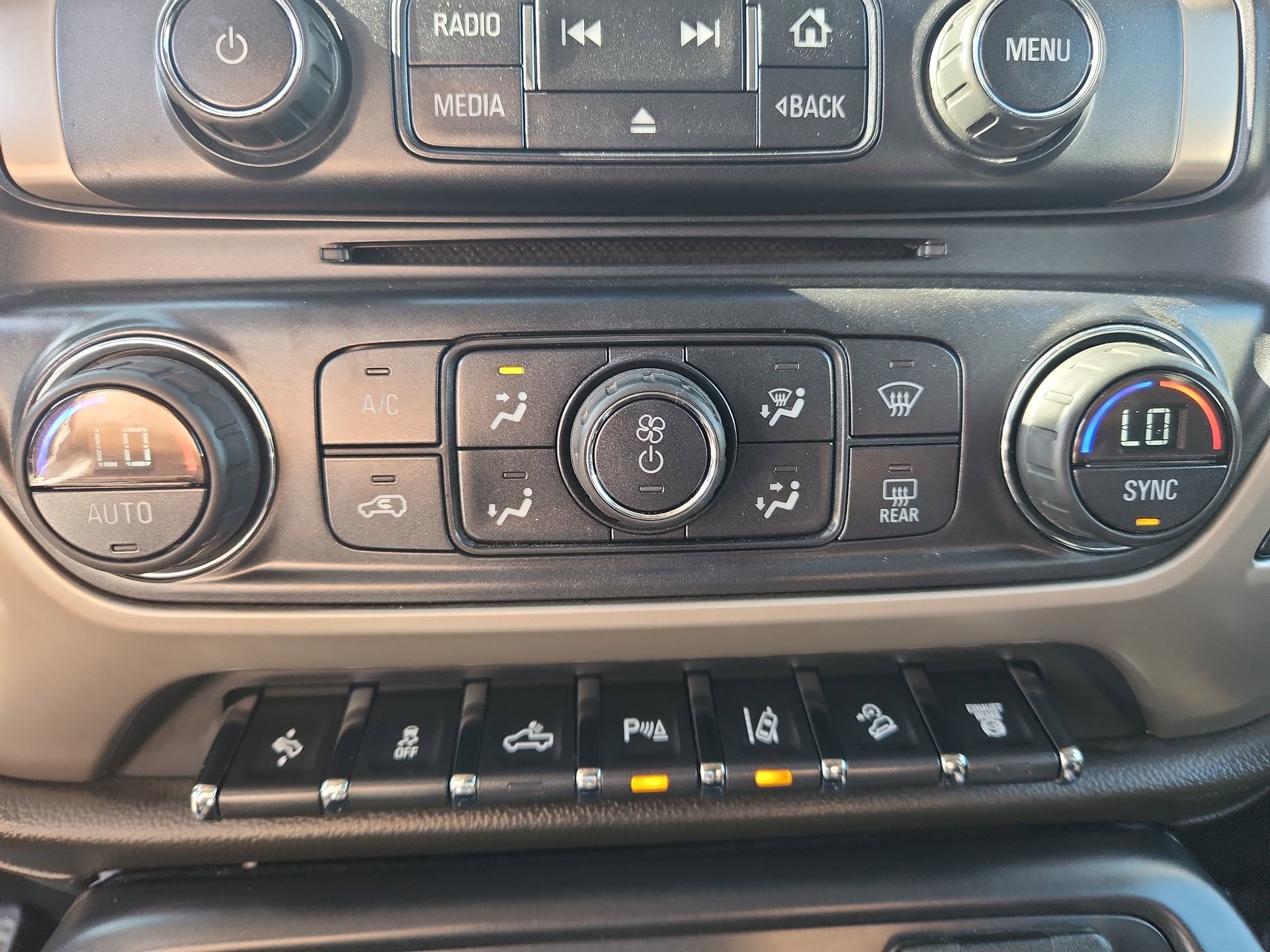 Used 2015 GMC Sierra 2500 Denali w/ Duramax Plus Package AWD/4WD image 17