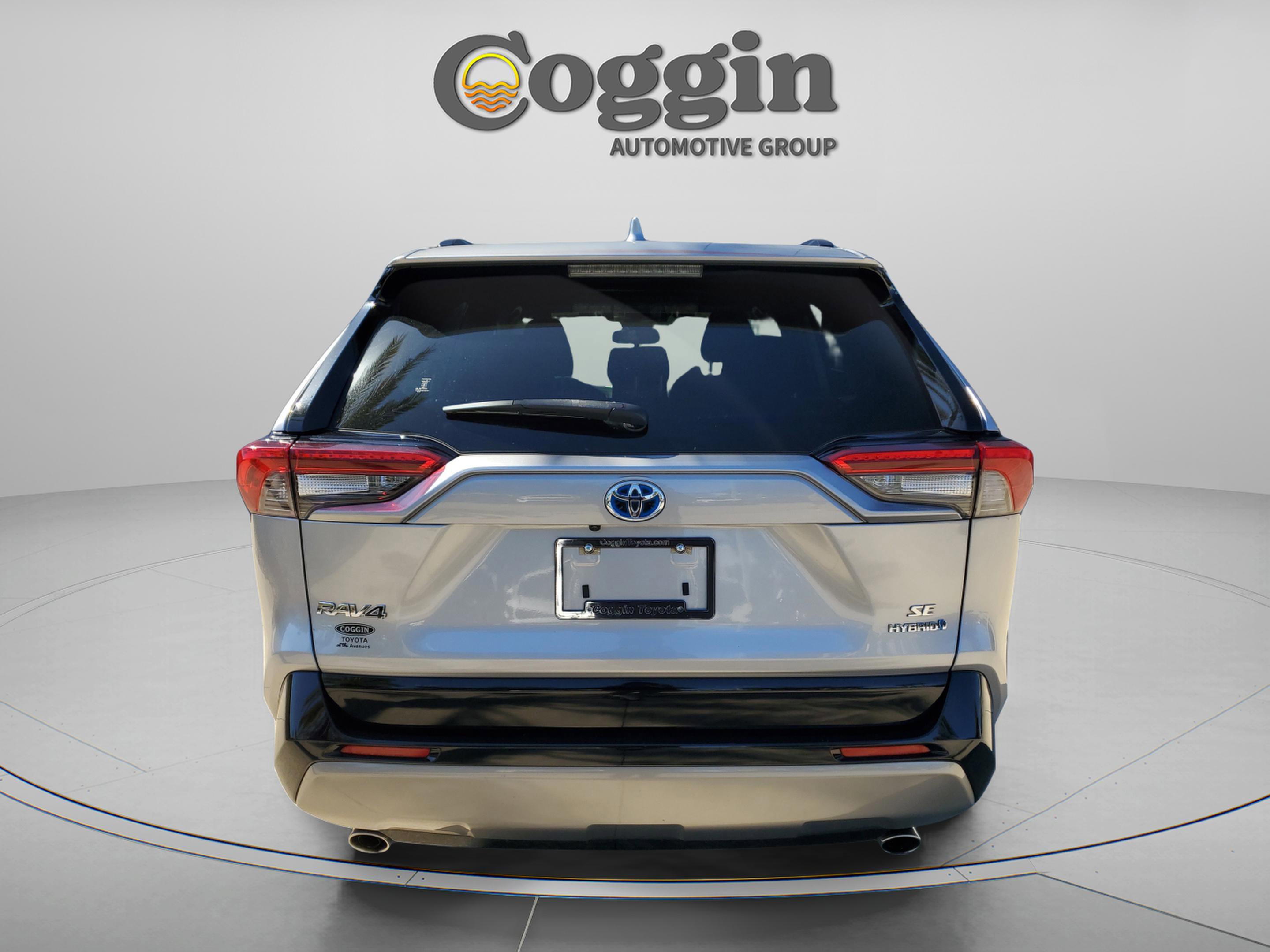 Used 2022 Toyota RAV4 SE image 4