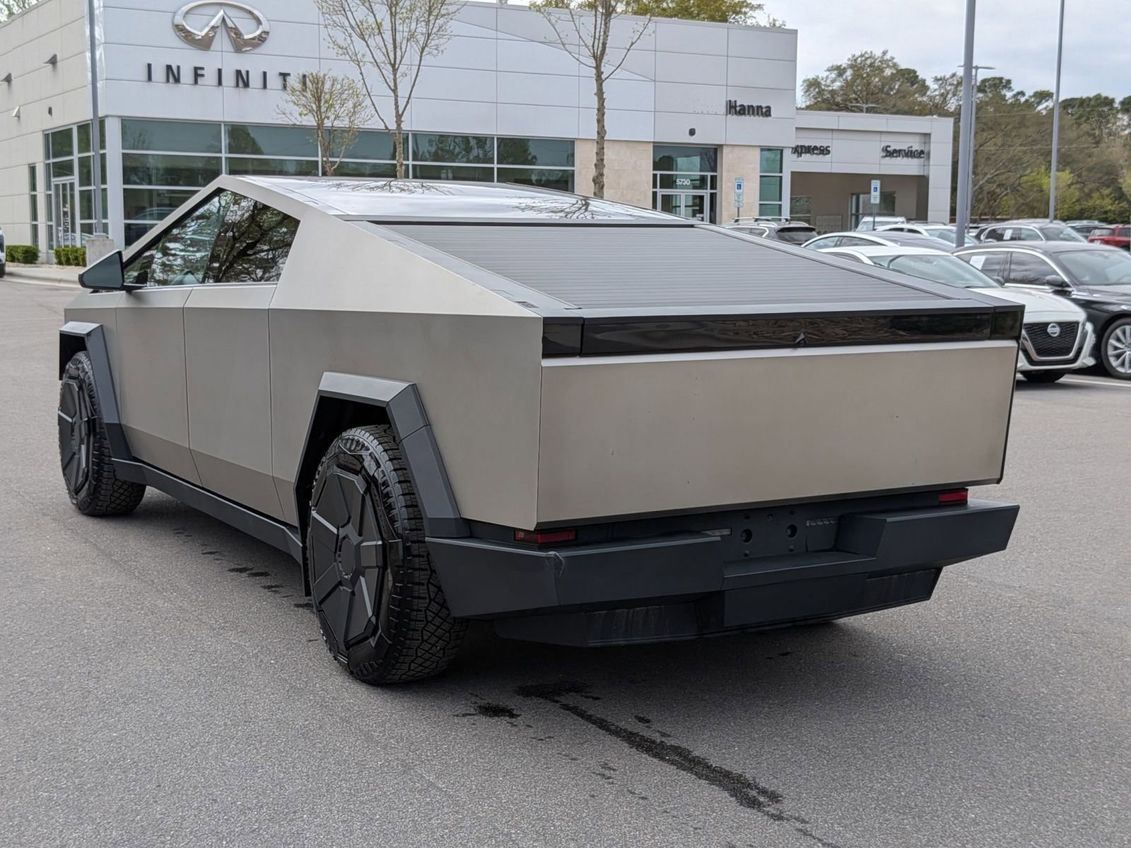 Used 2024 Tesla Cybertruck AWD Crew Cab image 5