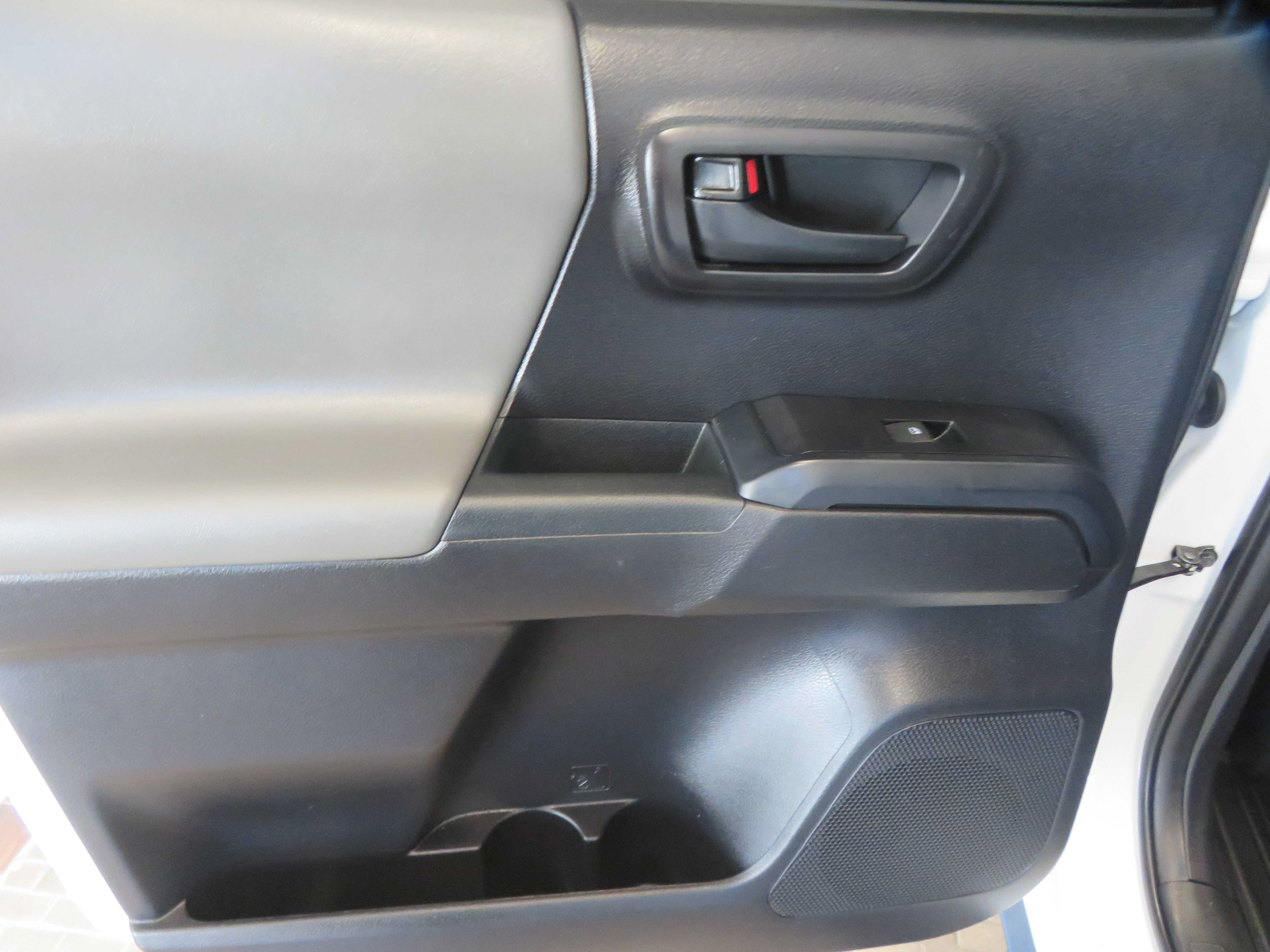 Used 2020 Toyota Tacoma SR AWD/4WD image 18