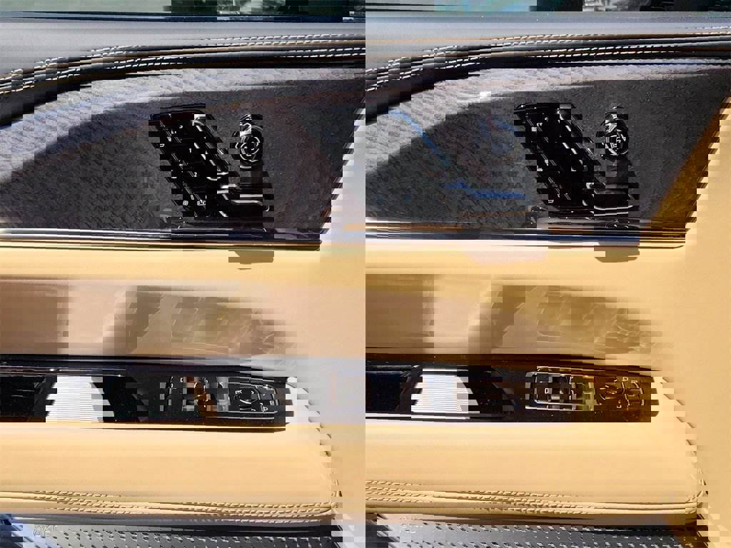 New 2025 Cadillac Escalade IQ Luxury 2 image 15