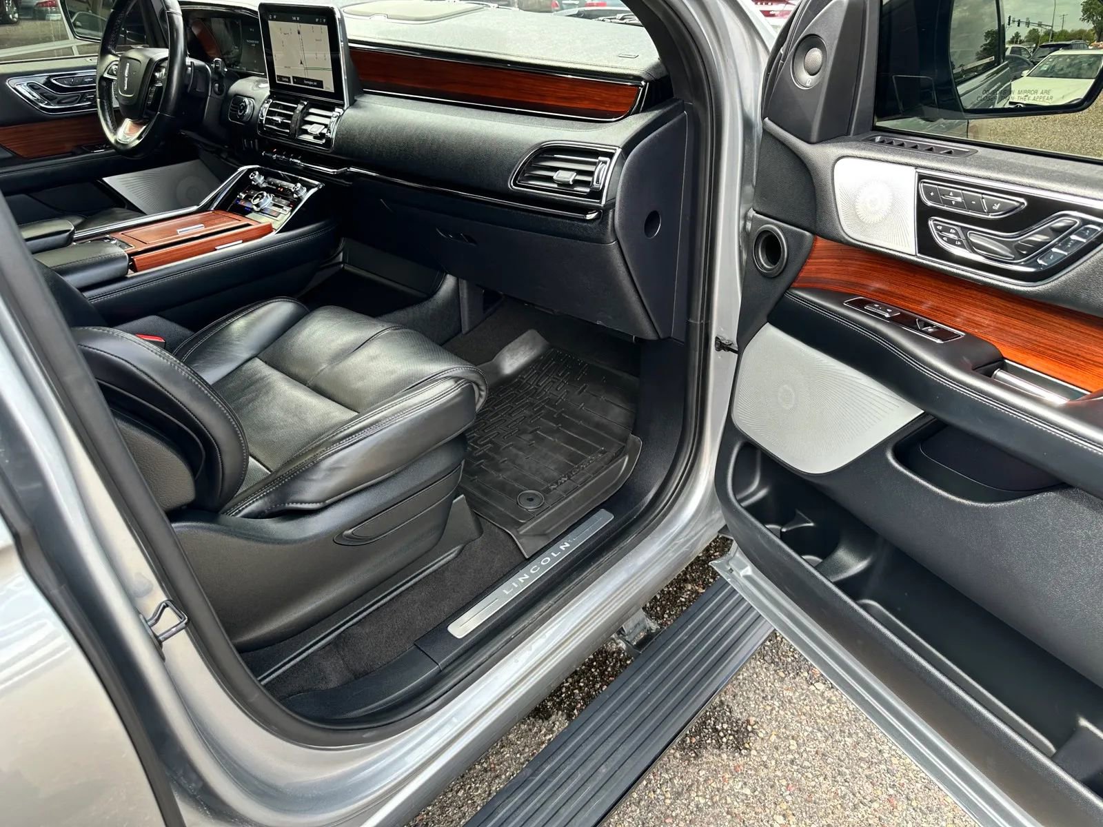Used 2020 Lincoln Navigator L Reserve w/ Luxury Package AWD/4WD image 28