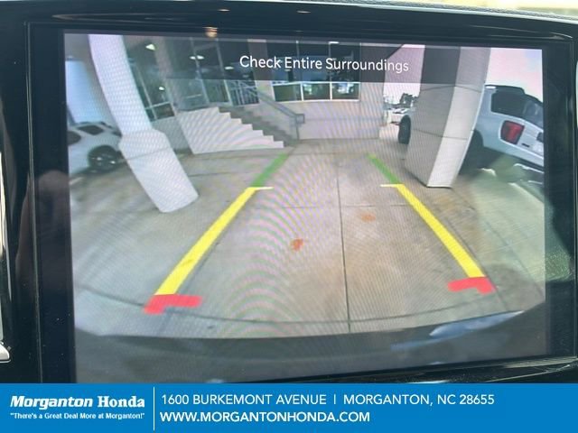 Used 2024 Chrysler Pacifica Touring-L image 24