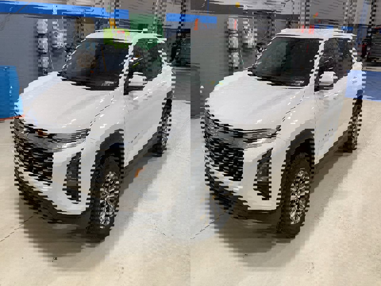 Used 2025 Chevrolet Equinox LT image 3