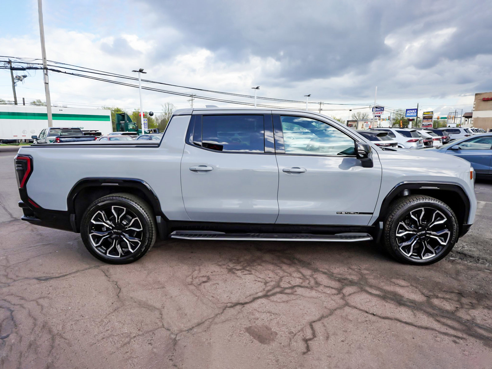 Used 2024 GMC Sierra EV Denali image 55